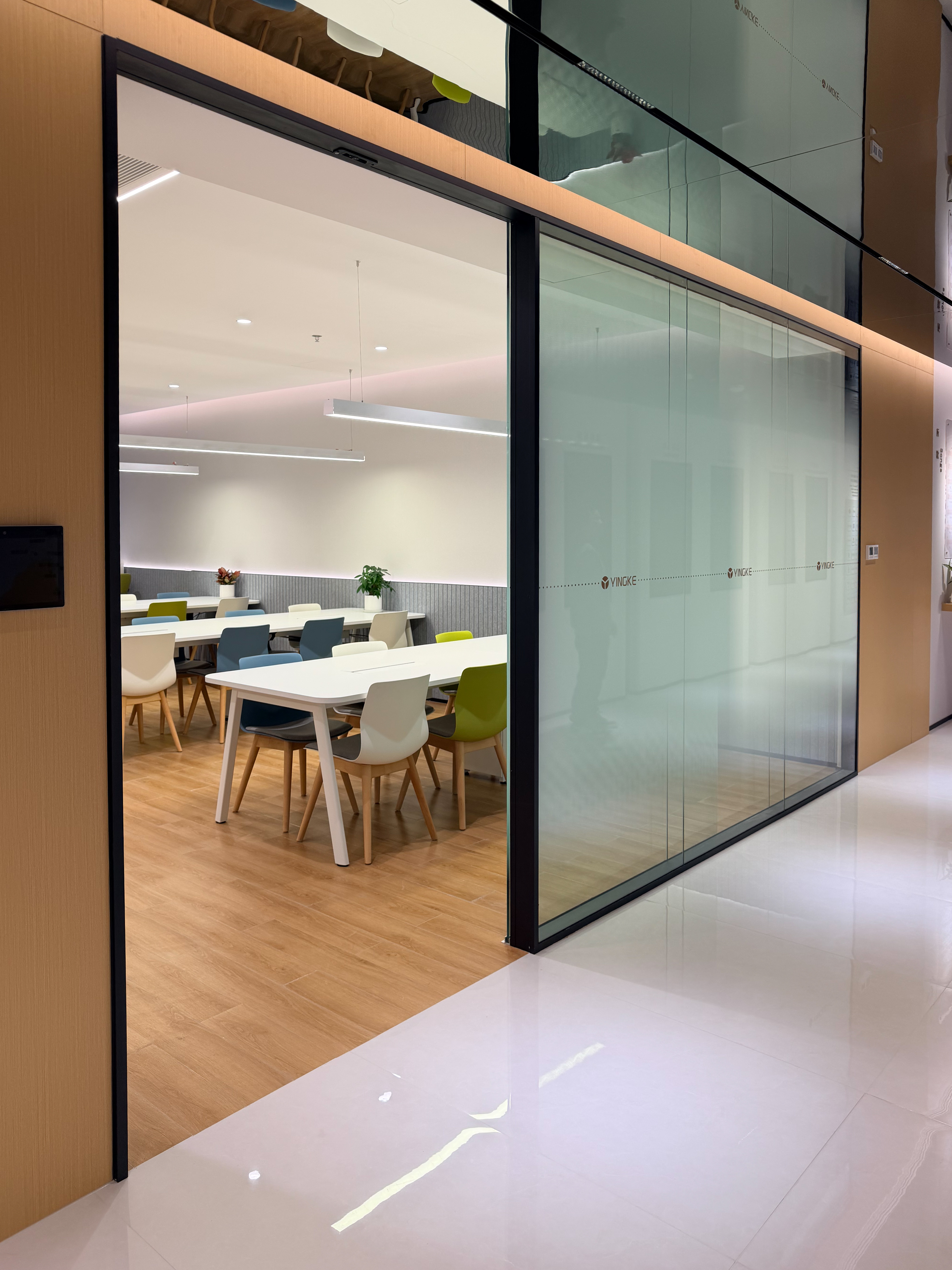 全景双层玻璃隔断展示图 1