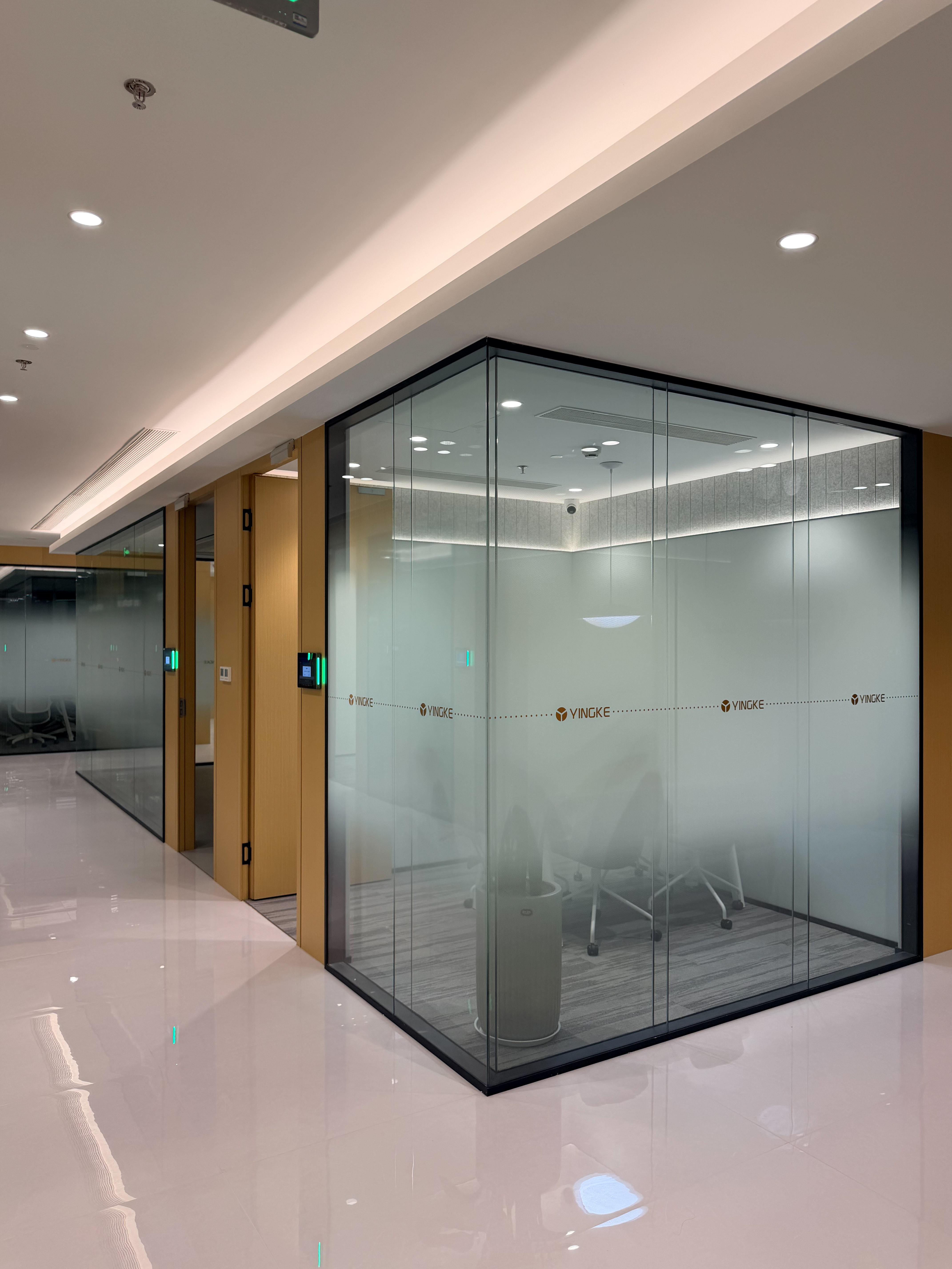 全景双层玻璃隔断展示图 2
