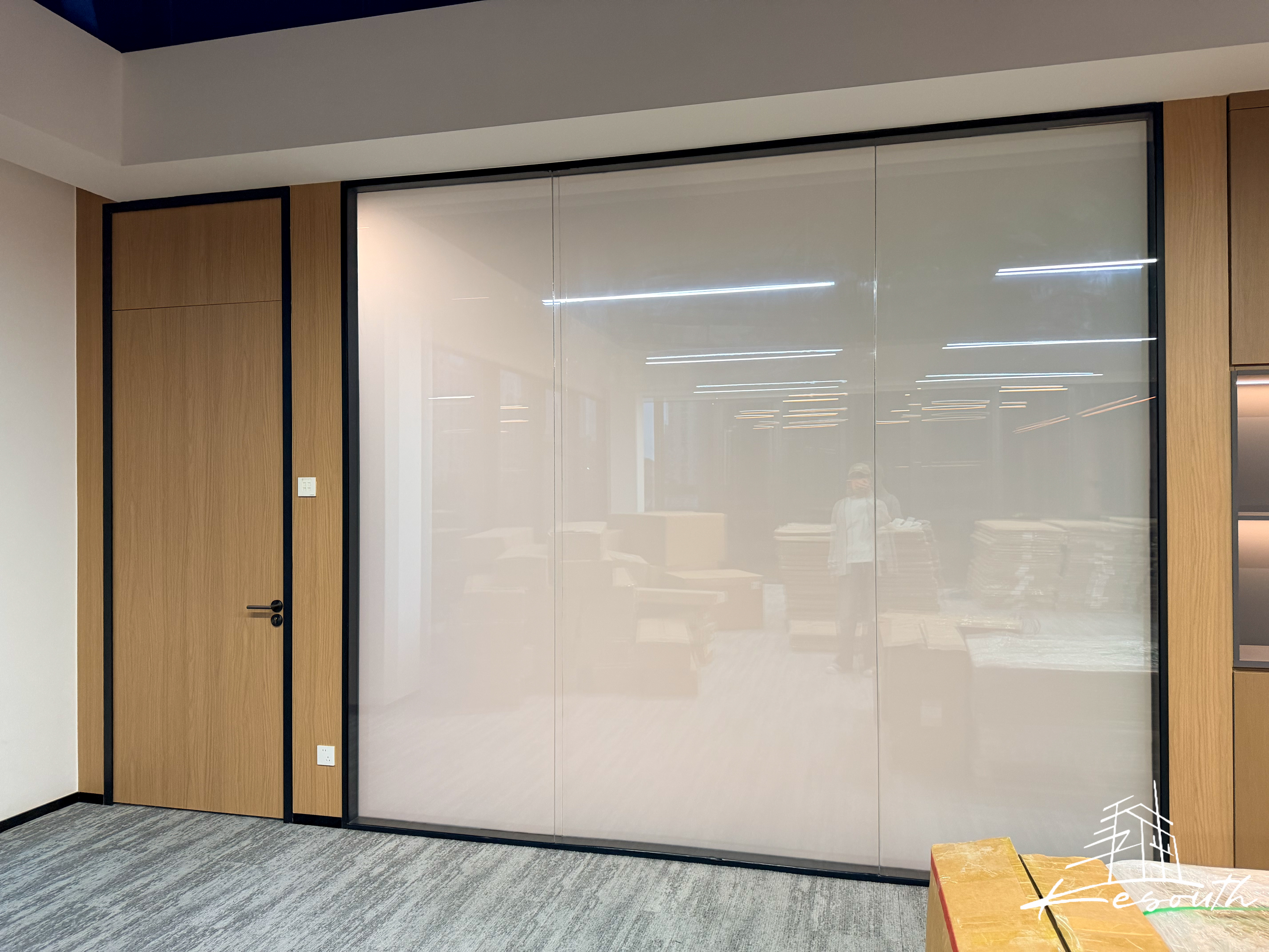 调光玻璃隔断展示图 3
